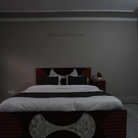 Play-Sunflower Omega-1 Couple Friendly Greater Noida Ngoại thất bức ảnh