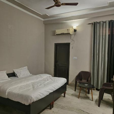Play-Sunflower Omega-1 Couple Friendly Greater Noida Ngoại thất bức ảnh