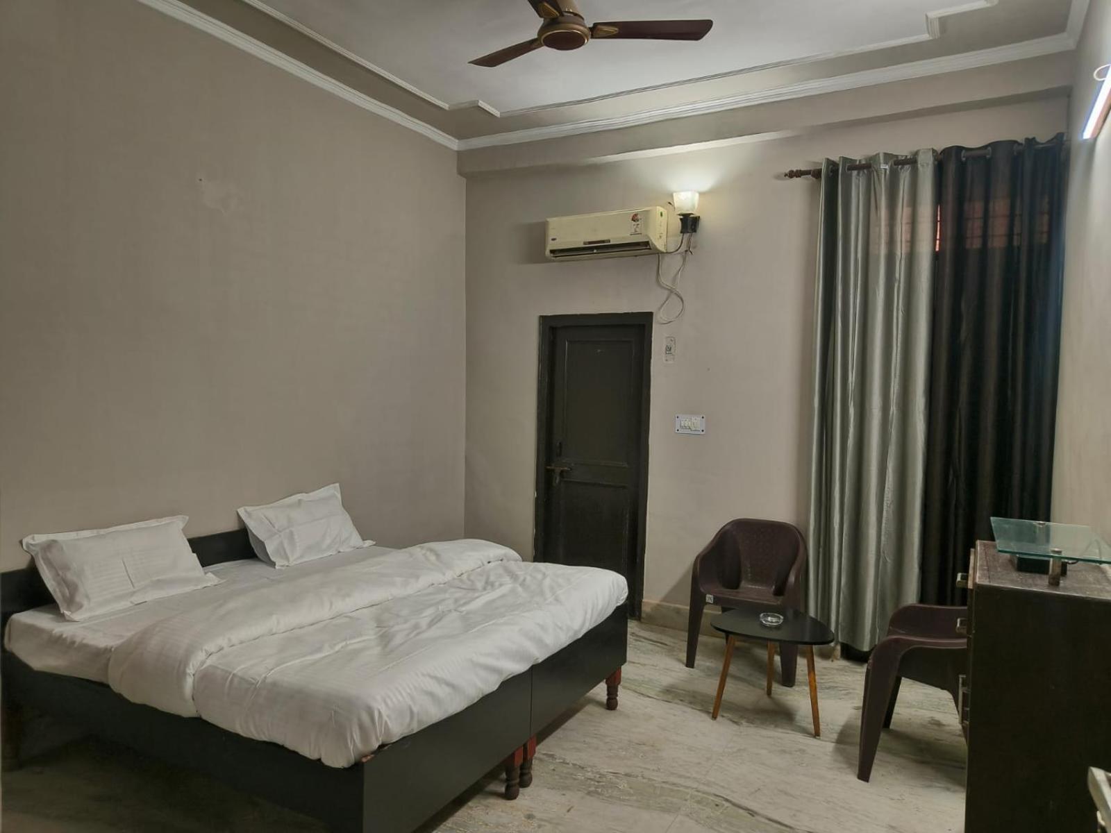 Play-Sunflower Omega-1 Couple Friendly Greater Noida Ngoại thất bức ảnh